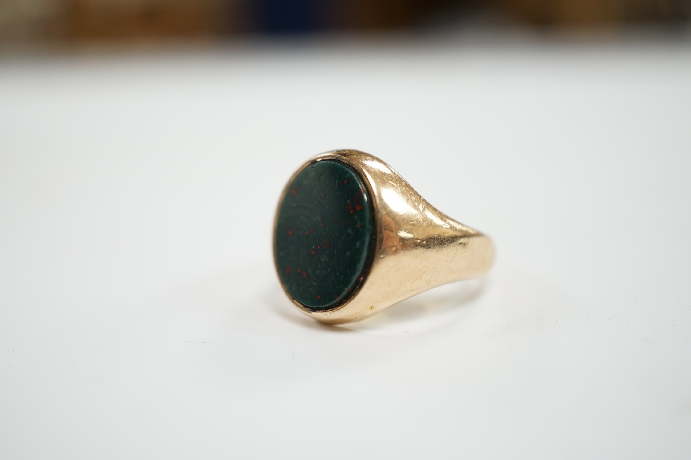 An early 20th century 15ct gold and oval cut bloodstone set signet ring, size O, gross weight 4.6 grams.